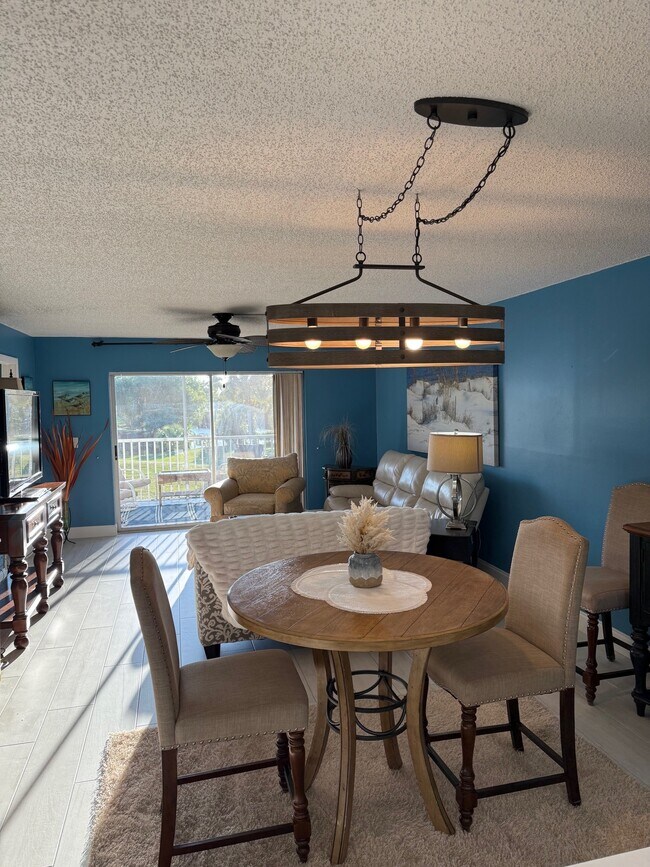 Foto del edificio - 5635 Rattlesnake Hammock Rd