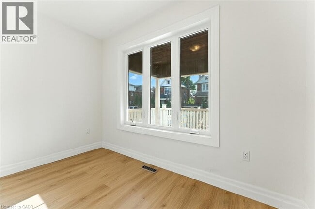 Building Photo - 176 Balsam Ave S