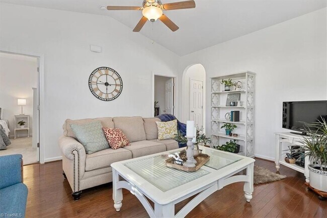 Foto del edificio - 1173 Kelso Ln