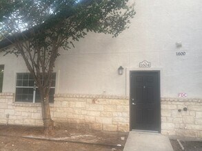 Building Photo - 1000 Diamond Dr