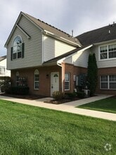 Building Photo - 668 Olde English Cir