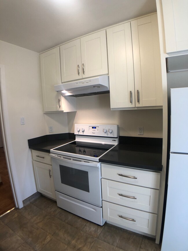 Building Photo - 36 Oakwood St