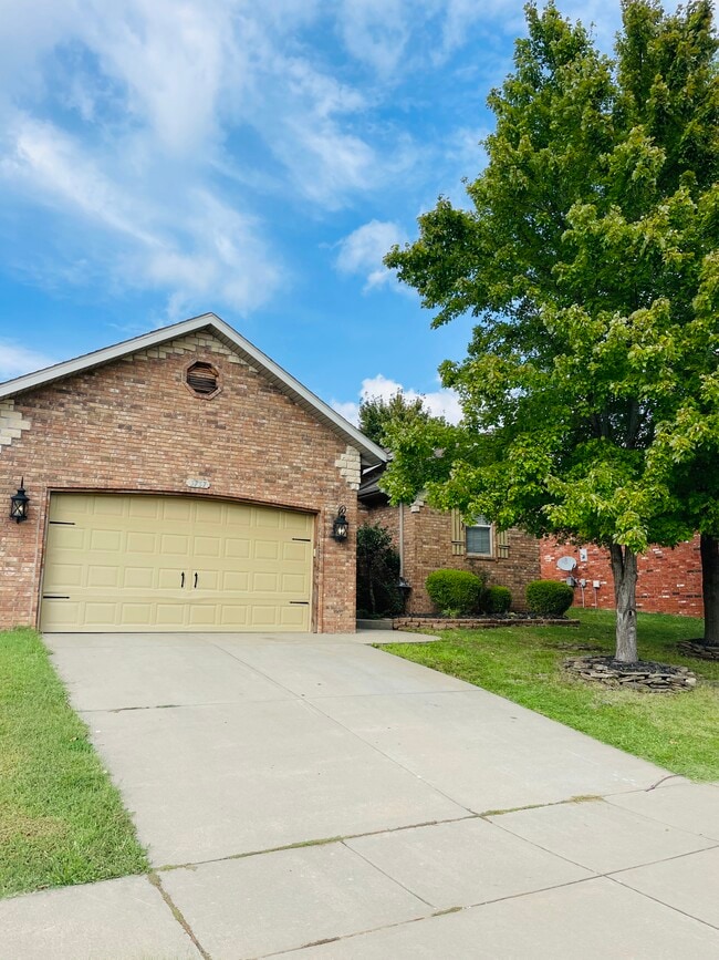 Building Photo - 3757 W Rockwood St