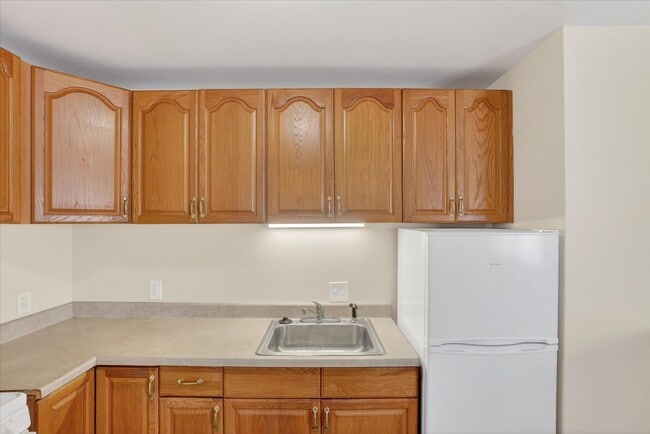 Building Photo - Deer Lick Apartments (Birch Run 27 LLC)