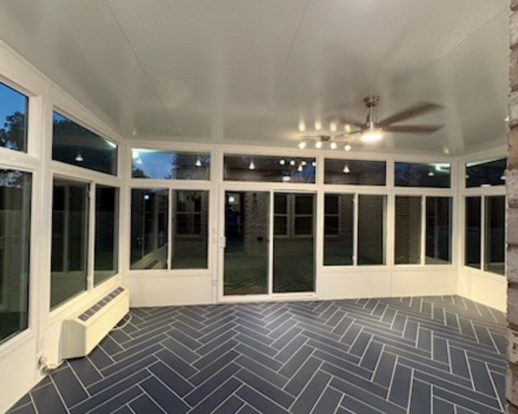 Foto del edificio - Stunning 3-Bedroom Home with Climate-Controlled Sunroom in Desirable Piedmont Community