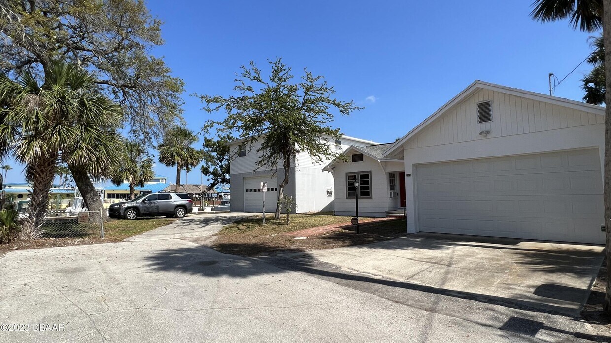 Primary Photo - 255 Lexington Dr