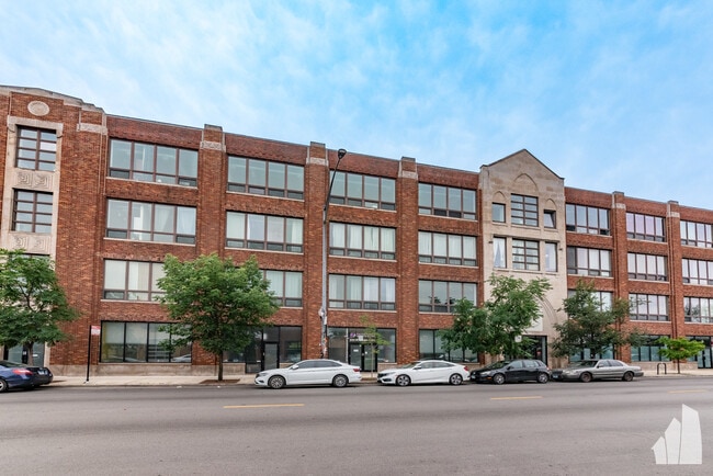Building Photo - 4131 W Belmont Ave
