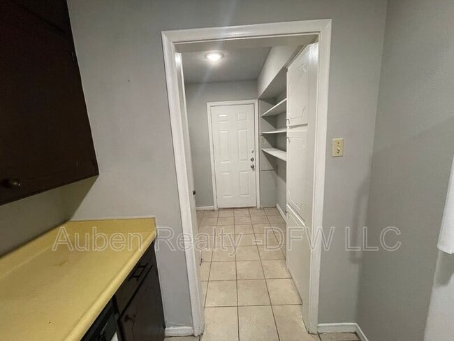 Building Photo - 930 Lindy Ct