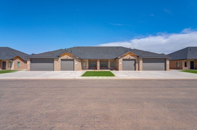 Foto del edificio - 2 Bedroom Townhome in Escondido - Frenship ISD