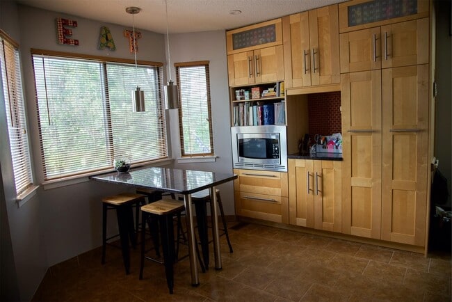 Building Photo - 157 Treetop Cir