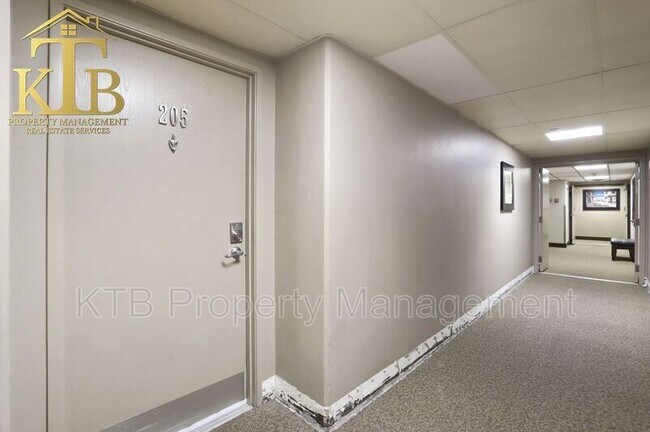 Building Photo - 500 N St