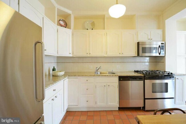 Building Photo - Beautiful 3 Bedroom Abode w/ Bountiful Yar...