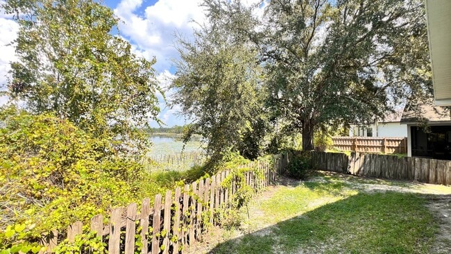 Building Photo - Stunning 4 Bedroom, 2 Bathroom Home with W...
