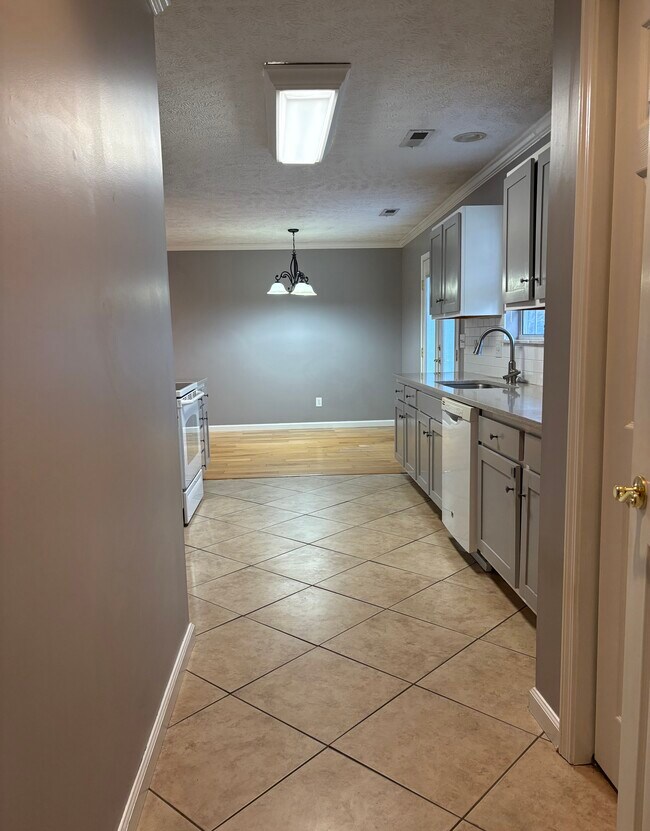 Building Photo - 1617 Country Meadows Dr