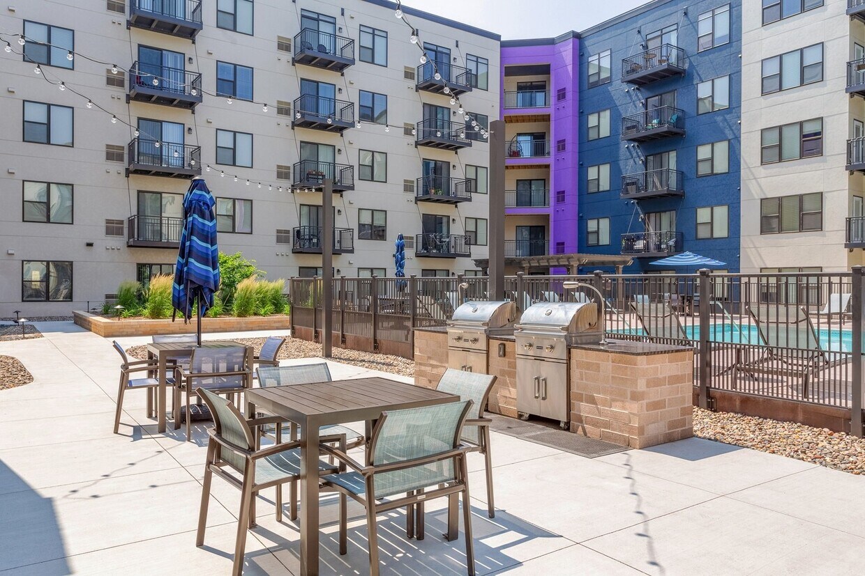 Neon Burnsville - 14501 Grand Ave S Burnsville, MN 55306