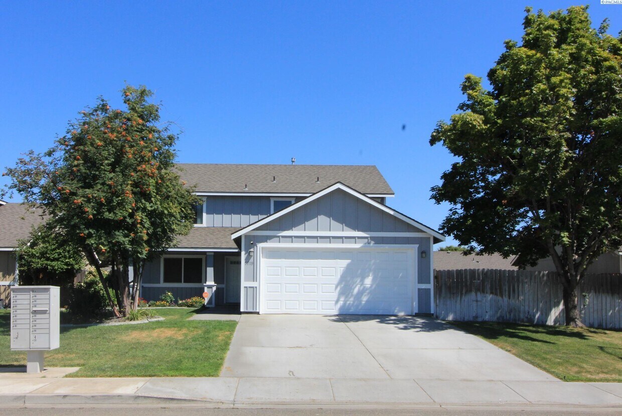 Primary Photo - 4 bedroom, 2 1/2 bath home in Pasco