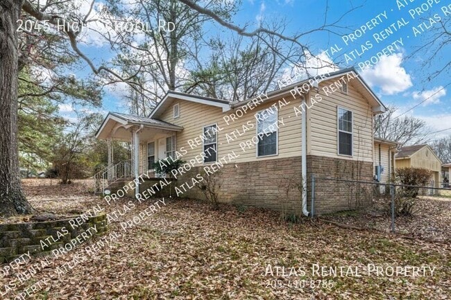 Foto del edificio - 2045 High School Rd