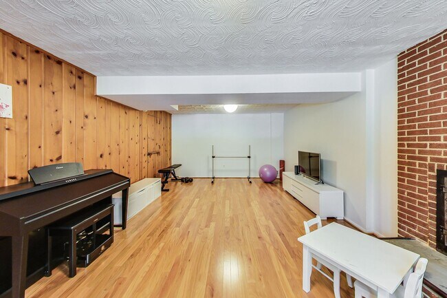 Foto del edificio - 3 bedroom/2 bath Light Filled Home Located in a Quiet Cul-de-Sac