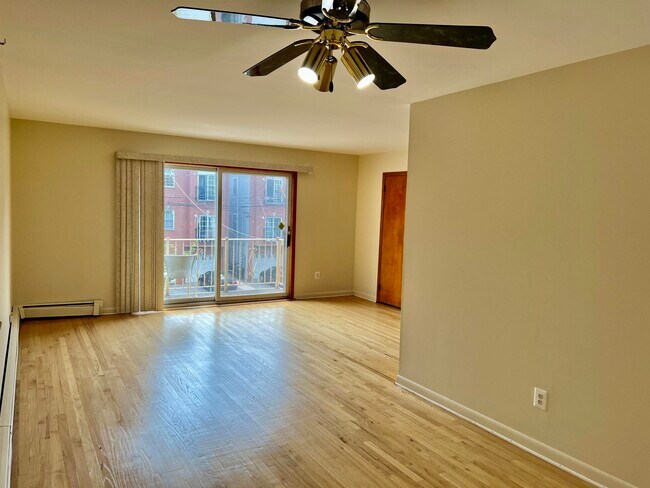 Foto del edificio - 52 Laidlaw Ave