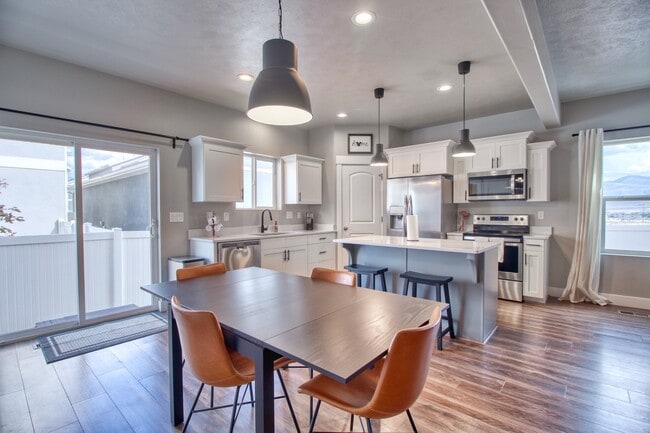 Building Photo - 8636 N Cypress Alley