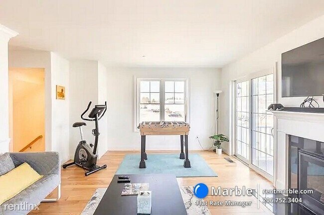 Building Photo - 3 br, 2.5 bath Townhome - 18 Dumaine Ave U...