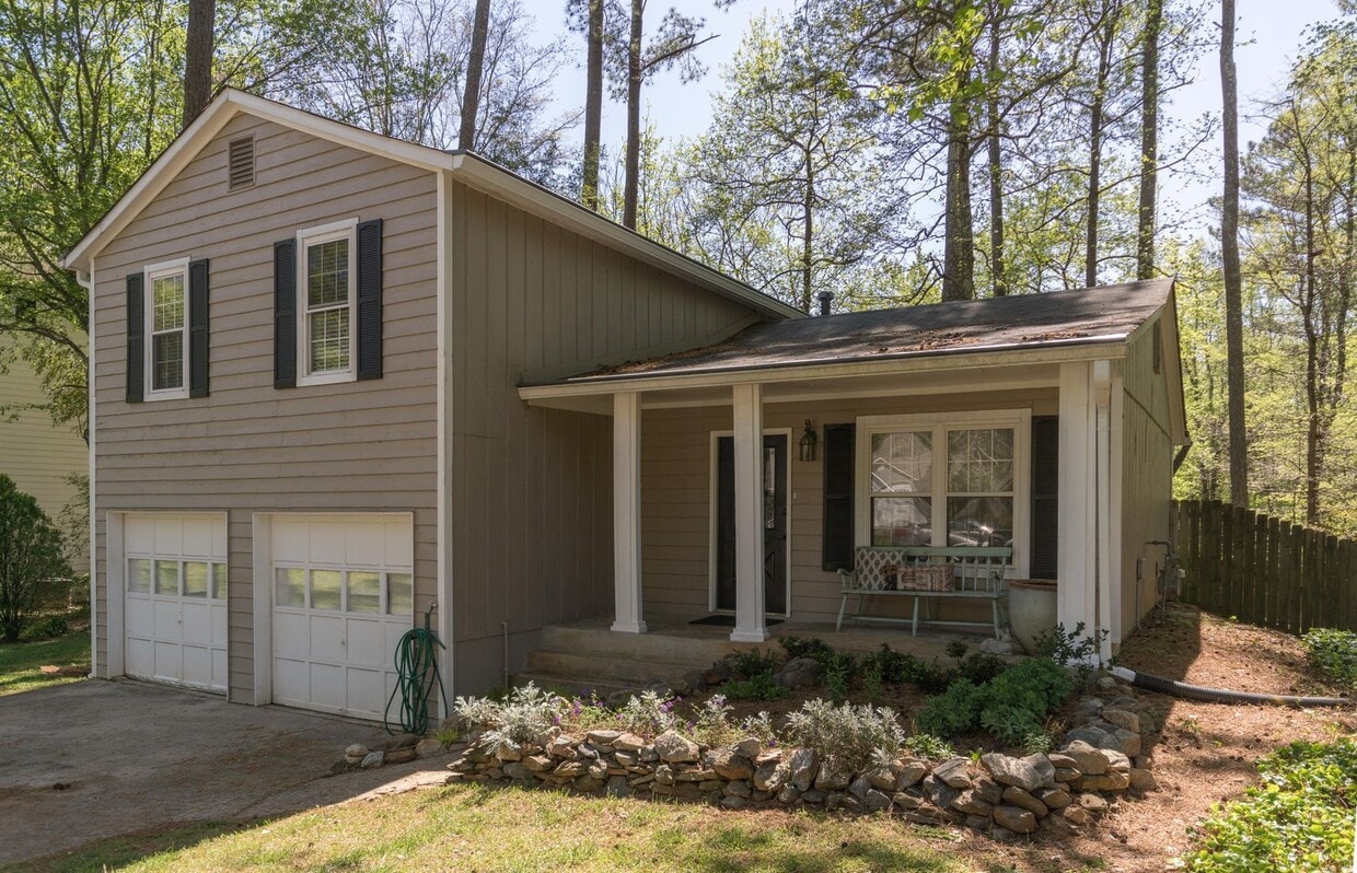 Beautiful 3BD/2BA Home in the Kensington Square community in Roswell. - Beautiful 3BD/2BA Home in the Kensington Square community in Roswell.