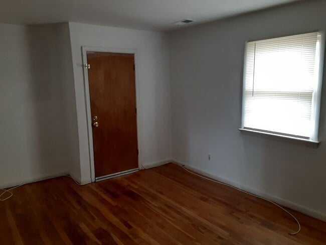 Building Photo - 317-317 Hurdle Dr
