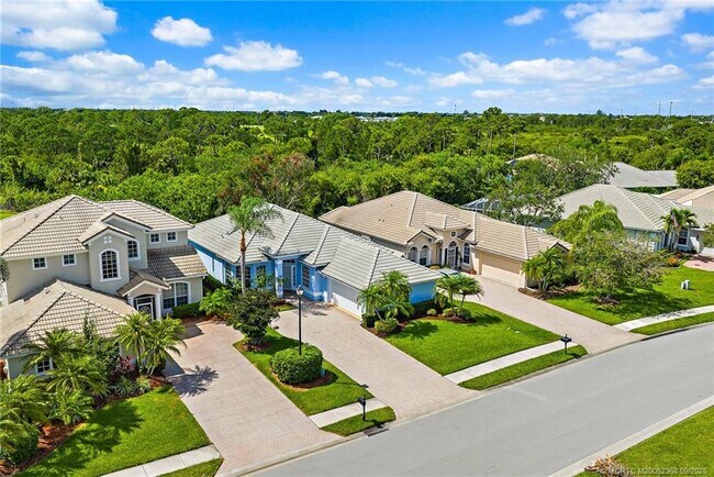 Building Photo - 1327 NW Mossy Oak Way