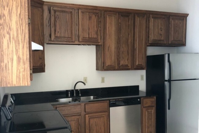 Kitchen - 914 Jackson Ave