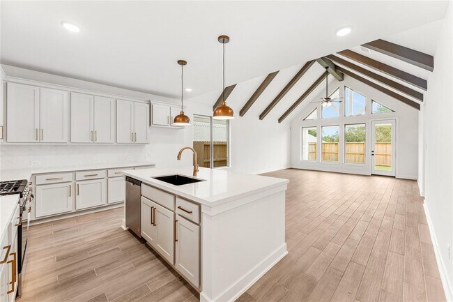 Foto del edificio - 5323 Birch Shadow Dr