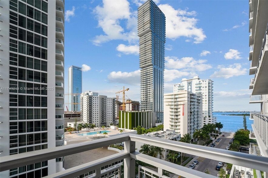 Foto principal - 2150 N Bayshore Dr