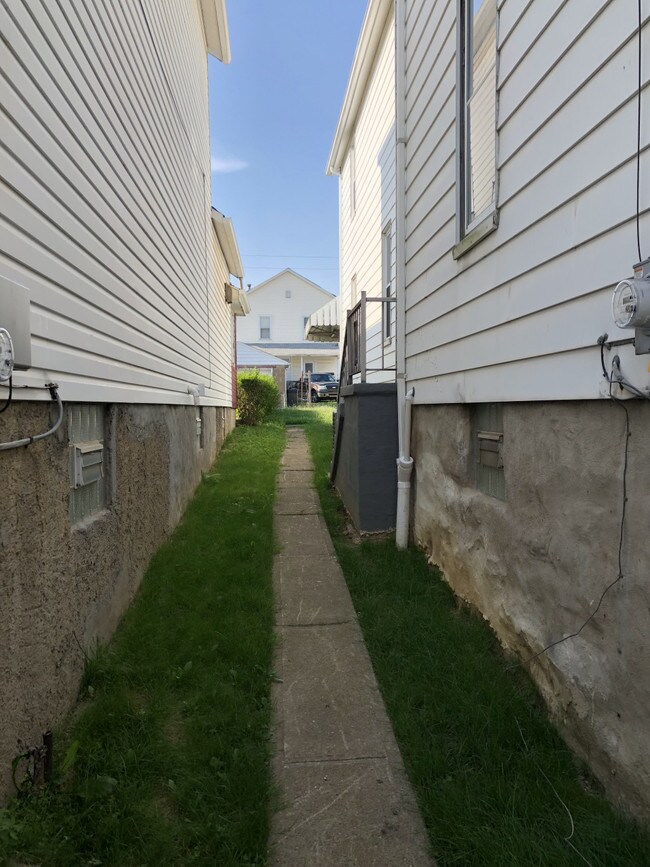 Building Photo - 214 Mansfield Avenue