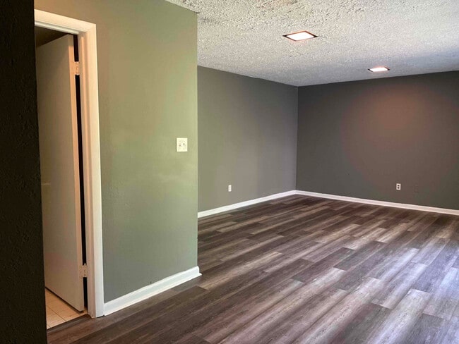 Building Photo - 6272 Aquarius Dr
