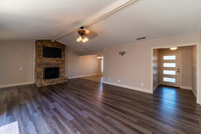 Foto del edificio - 2709 Forest Grove Dr