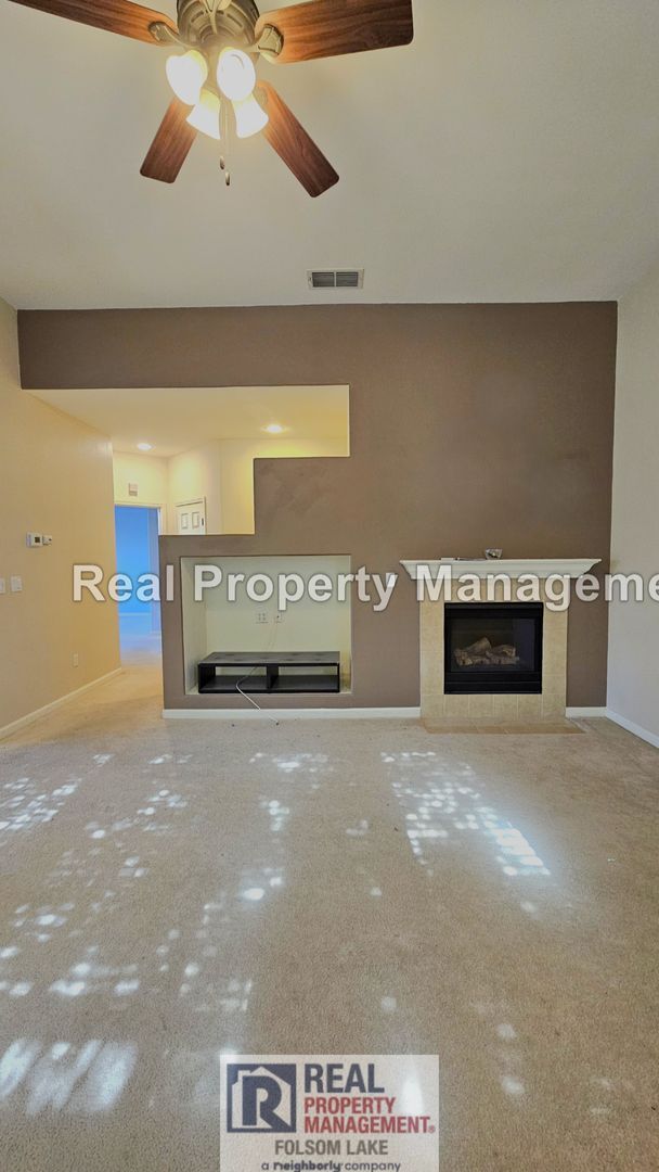 Foto del edificio - Updated 3 Bed 2 Bath Home on quiet Court