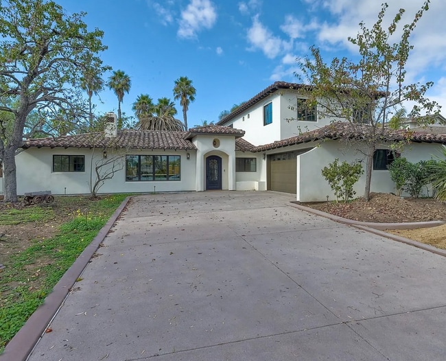 Building Photo - 1046 Sidonia St