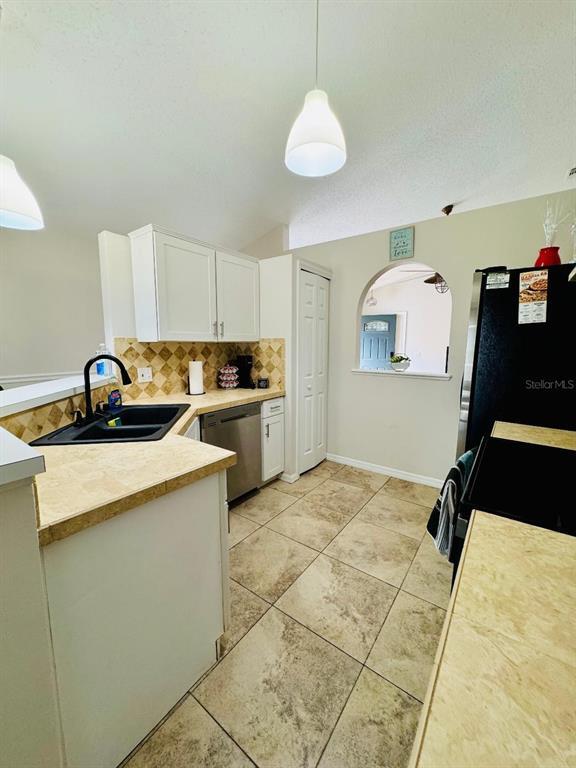 Building Photo - 30607 Birdhouse Dr