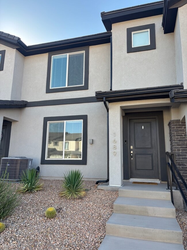 Building Photo - 1689 S Devils Garden Ln