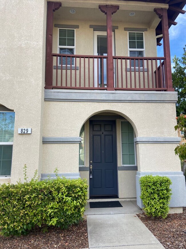 Building Photo - 4 Bedroom, 2.5 Bath - Located in Hideaway Treehouse Community