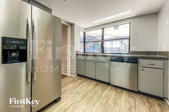 Foto del edificio - 9415 Rutland Ln