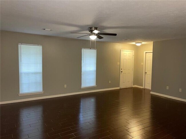 Building Photo - 4620 Hardwood Dr