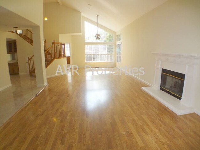 Building Photo - 3265 Edinburgh Dr