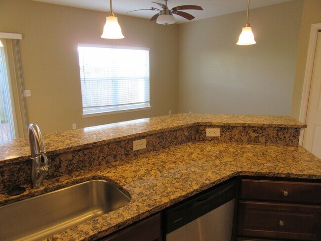 Foto del edificio - 2407 Astrid Ln