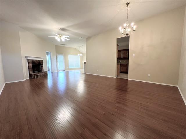 Foto del edificio - 2701 Emerald Ln