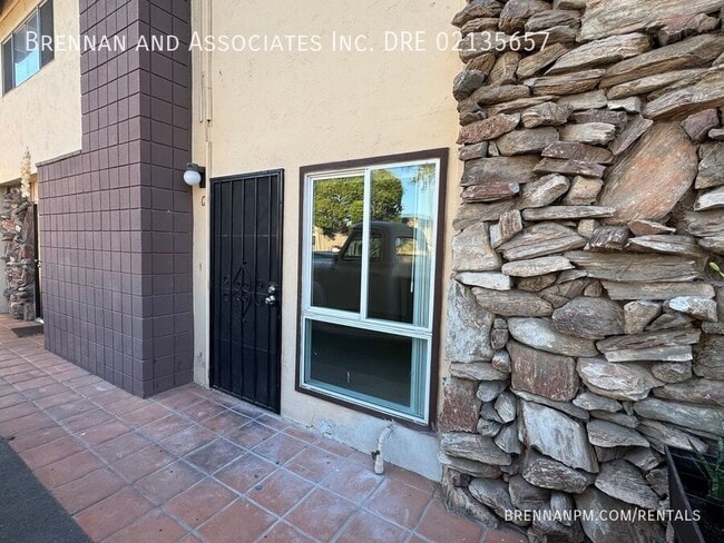 Building Photo - 450 Woodlawn Ave