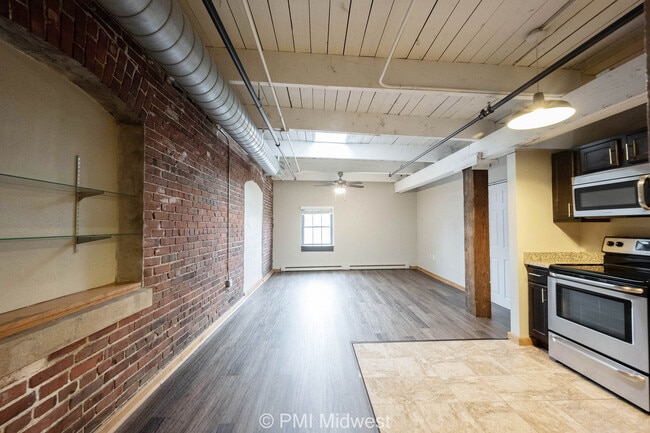 Building Photo - Lofts on Madison