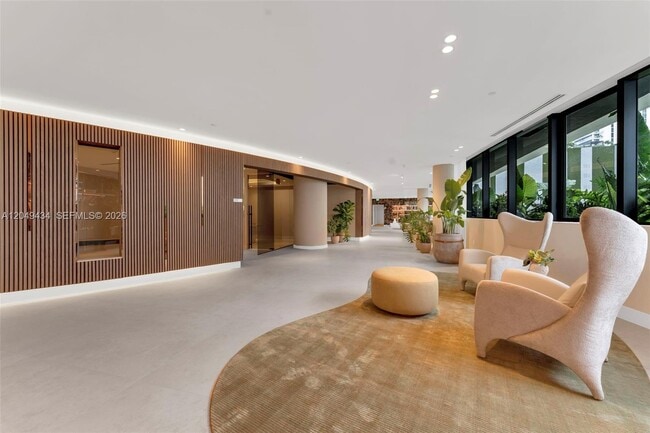 Foto del edificio - 700 NE 24th St
