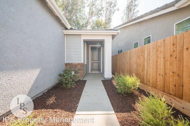 Building Photo - 4 br, 2 bath House - 1457 Las Rosas