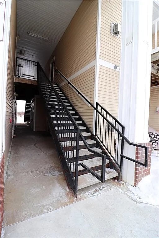 Building Photo - 2323 E Porter Ave