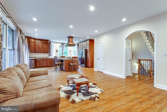 Building Photo - 43840 Bardmore Way
